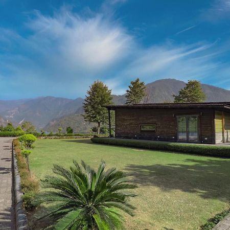 Saffronstays Paradise Pines, Dehradun - Cliff Villa With Valley & Forest Views Экстерьер фото