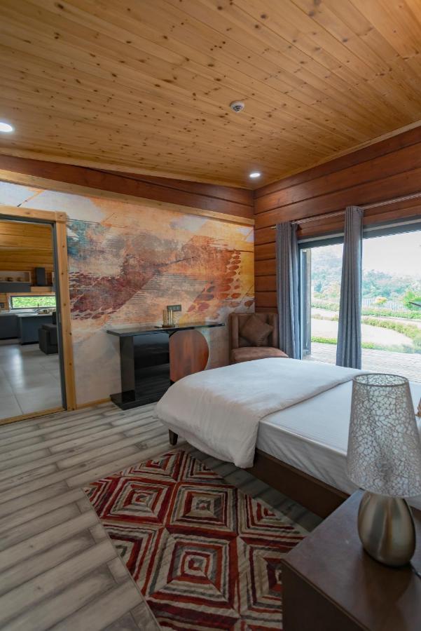 Saffronstays Paradise Pines, Dehradun - Cliff Villa With Valley & Forest Views Экстерьер фото