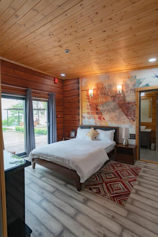 Saffronstays Paradise Pines, Dehradun - Cliff Villa With Valley & Forest Views Экстерьер фото