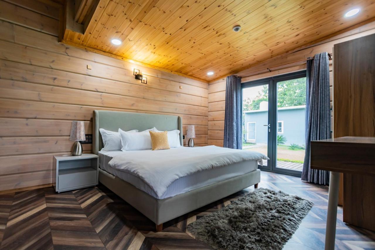 Saffronstays Paradise Pines, Dehradun - Cliff Villa With Valley & Forest Views Экстерьер фото