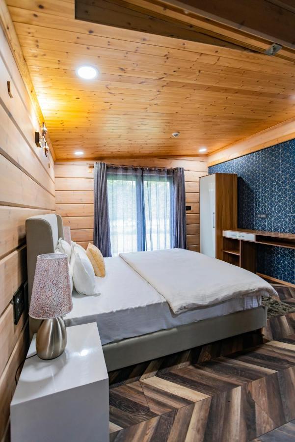 Saffronstays Paradise Pines, Dehradun - Cliff Villa With Valley & Forest Views Экстерьер фото