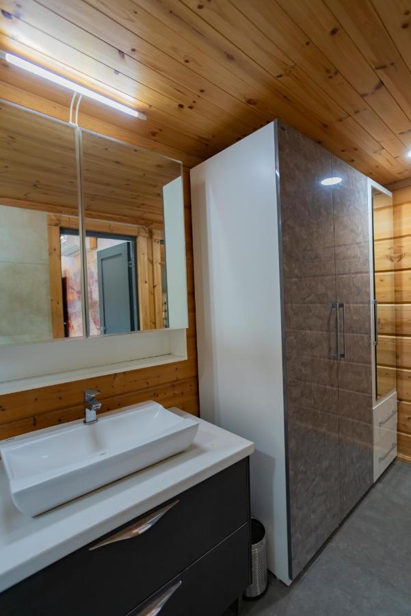 Saffronstays Paradise Pines, Dehradun - Cliff Villa With Valley & Forest Views Экстерьер фото